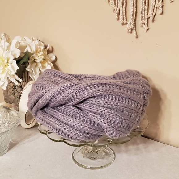 🆕️ Gray ~ Cable Knit Infinity Scarf - Picture 5 of 7